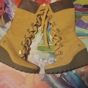 $28 🎄sale! Stylish Timberland Wedge Boots